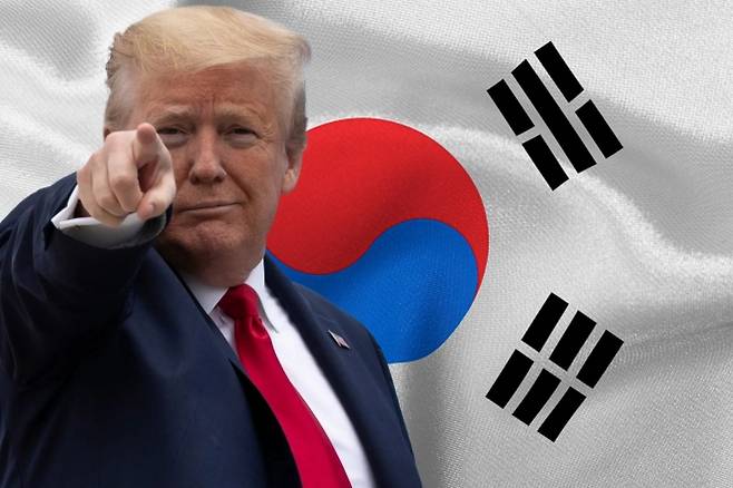 도널드 트럼프 미국 대통령, 한국 국기 합성 사진.  AP 연합뉴스, 123rf.com