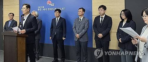 전주시장직 인수위원회 소개하는 조지훈 당선인 [촬영 : 김동철]