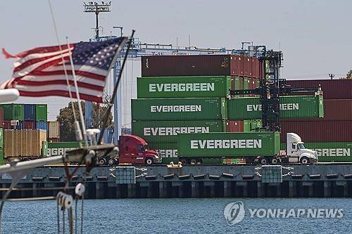로스앤젤레스항의 컨테이너 [AP=연합뉴스 자료사진. 재판매 및 DB 금지]