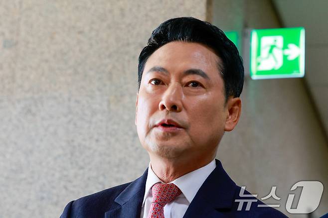 장동혁 국민의힘 대표가 9일 오전 서울 여의도 국회에서 현안 관련 기자회견을 하기 위해 입장하고 있다. 2026.6.9 ⓒ 뉴스1 안은나 기자