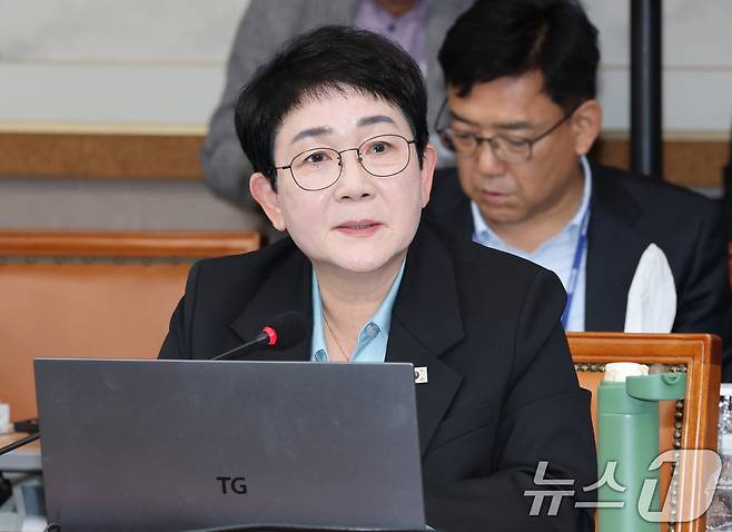 박정현 더불어민주당 위원이 24일 오전 대전시청에서 열린 국회 행정안전위원회 대전시 국정감사에서 질의하고 있다. 2025.10.24 ⓒ 뉴스1 김기태 기자