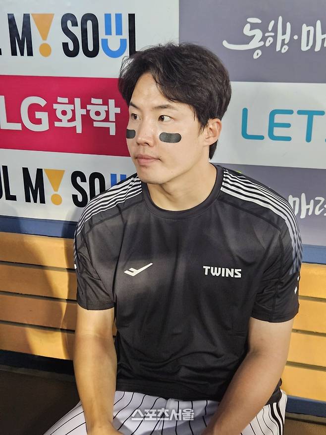 LG 임찬규가 9일 서울 잠실구장에서 열린 2026 KBO리그 정규시즌 SSG전 승리 후 취재진 인터뷰에 응하고 있다. 잠실 | 강윤식 기자 skywalker@sportsseoul.com