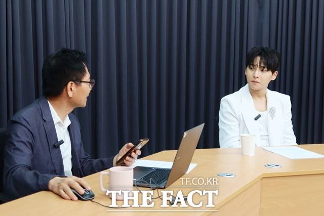 MBN '무명전설' 우승으로 7전8기의 드라마를 완성한 가수 성리, 10일 오후 2시부터 45분간 서울 마포구 상암동 <더팩트> 본사 스튜디오에서 [강일홍의 인터뷰]에서 라이브로 진행됐다. /이상빈 기자