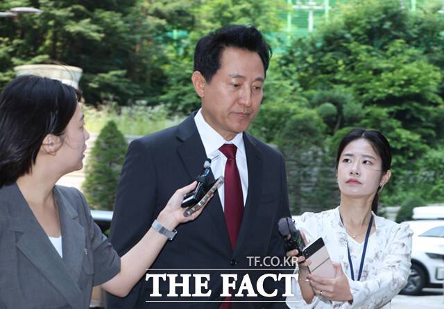 오세훈 서울시장이 10일 오전 서울 서초구 서울중앙지방법원에서 열린 '명태균 여론조사 의혹' 사건 1심 속행 공판에 출석하고 있다. /이새롬 기자