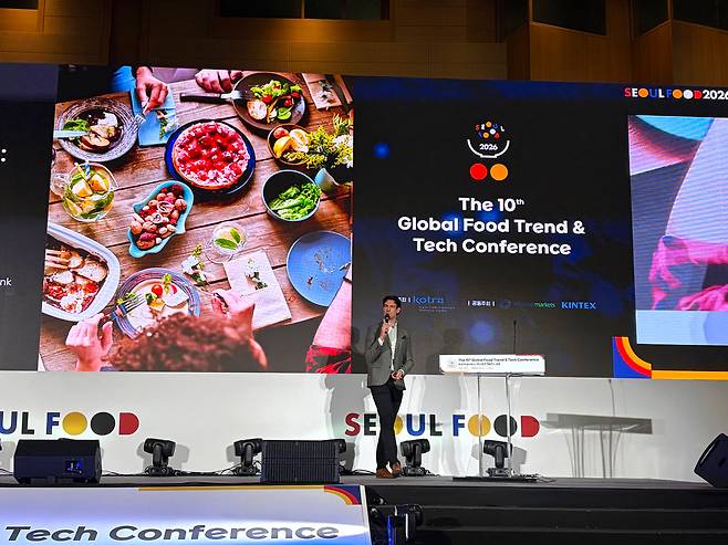 글로벌 시장조사기업 민텔의 코맥 헨리 식음료 부문 이사가 ‘2026 글로벌 푸드 트렌드 & 테크 컨퍼런스(GFTT 2026)’에서 ‘글로벌 식음료 트렌드 전망’을 주제로 기조연설을 했다./사진=최소라 기자