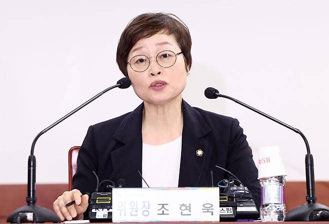 10일 중앙선관위 과천청사에서 열린 ‘투표용지 부족사태 진상규명위원회 제1차 위원회의’에서 조현욱 위원장이 발언하고 있다. 연합뉴스