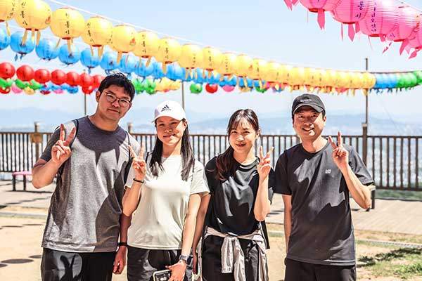 (왼쪽부터) 조나단, 플라비아, 샤론, 스티븐.