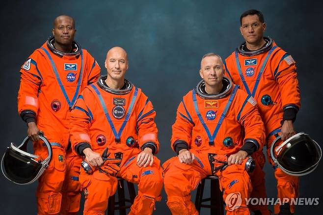 '아르테미스 3호' 참여 비행사 좌측부터 안드레 더글러스, 루카 파르미타노, 랜디 브레스닉, 프랭크 루비오[AP=연합뉴스. 재판매 및 DB 금지]