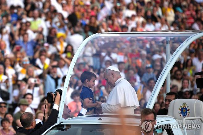 스페인 바르셀로나 방문한 레오 14세 교황 [AP=연합뉴스. 재판매 및 DB 금지]