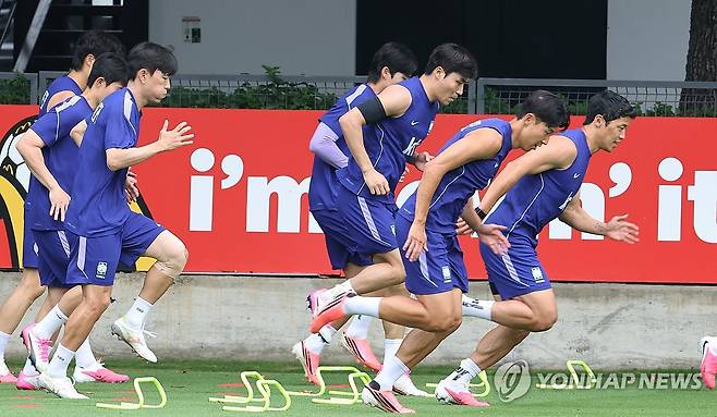 훈련하는 한국대표팀 (사포판[멕시코 할리스코주]=연합뉴스) 최재구 기자 = 2026 북중미 월드컵에 출전하는 한국 축구 국가대표팀 선수들이 8일(현지시간) 멕시코 과달라하라 인근 사포판의 치바스 바예 베르데에서 훈련하고 있다.  2026.6.9 jjaeck9@yna.co.kr