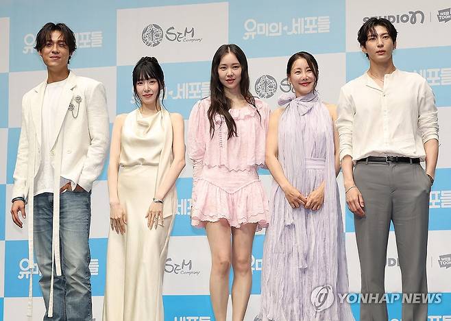 포즈 취하는 '유미의 세포들' 출연진 (서울=연합뉴스) 이재희 기자 = 10일 서울 광진구 1975씨어터에서 열린 뮤지컬 '유미의 세포들' 제작발표회에서 배우 최재림(왼쪽부터), 티파니 영, 김예원, 김소향, 정택운이 포즈를 취하고 있다. 이 공연은 6월 30일부터 예술의전당에서 열린다. 2026.6.10 scape@yna.co.kr