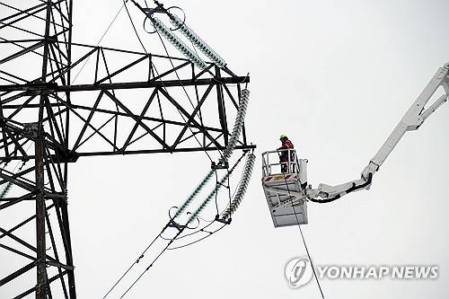 라트비아 송전탑. [EPA=연합뉴스 자료사진]