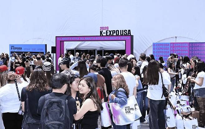 문화체육관광부와 한국콘텐츠진흥원이 미국 로스앤젤레스에서 연 '2026 K-EXPO USA'에 이틀간 4만여 명이 찾았다. 콘진원 제공