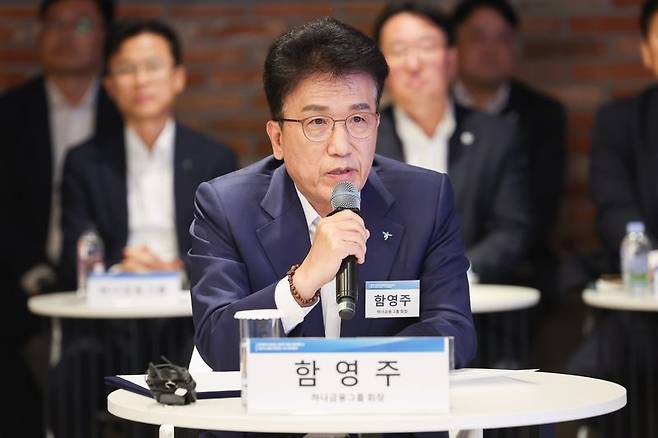 [서울=뉴시스] 이영환 기자 = 함영주 하나금융그룹 회장이 30일 오후 서울 강남구 팁스타운S6에서 열린 중소벤처기업부-금융위원회-5대 금융그룹 업무협약식에 참석해 발언을 하고 있다. 2026.04.30. 20hwan@newsis.com <저작권자ⓒ 공감언론 뉴시스통신사. 무단전재-재배포 금지.> /사진=뉴시스화상