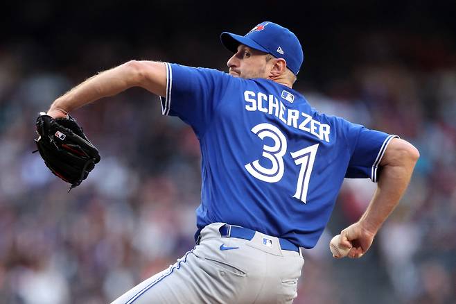 <yonhap photo-2932=""> PHOENIX, ARIZONA - APRIL 18: Starter Max Scherzer #31 of the Toronto Blue Jays pitches against the Arizona Diamondbacks during the third inning at Chase Field on April 18, 2026 in Phoenix, Arizona. Chris Coduto/Getty Images/AFP (Photo by Chris Coduto / GETTY IMAGES NORTH AMERICA / Getty Images via AFP)/2026-04-19 11:00:36/ <저작권자 ⓒ 1980~2026 ㈜연합뉴스. 무단 전재 재배포 금지, AI 학습 및 활용 금지></yonhap>