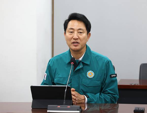 오세훈 서울시장이 4일 서울시청에서 열린 '여름철 대책 특별점검회의'에서 발언하고 있다. [사진=연합뉴스]