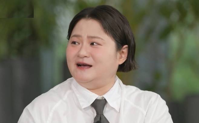 개그우먼 김신영이 대선배 고 전유성에게 들었던 “짬뽕 먹고 싶은데 못 먹지 않냐”는 말에 13년 동안 이어온 다이어트 집착을 내려놓게 됐다고 밝혔다. [사진출처 = 영상캡처]