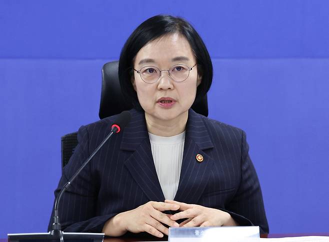 사진은 한성숙 중소벤처기업부 장관이 지난 4월 16일 서울 여의도 국회 의원회관에서 더불어민주당 을지로위원회 주최로 열린 세븐브로이-대한제분 상생협력기금 출연식에서 발언하고 있는 모습. [뉴스1]