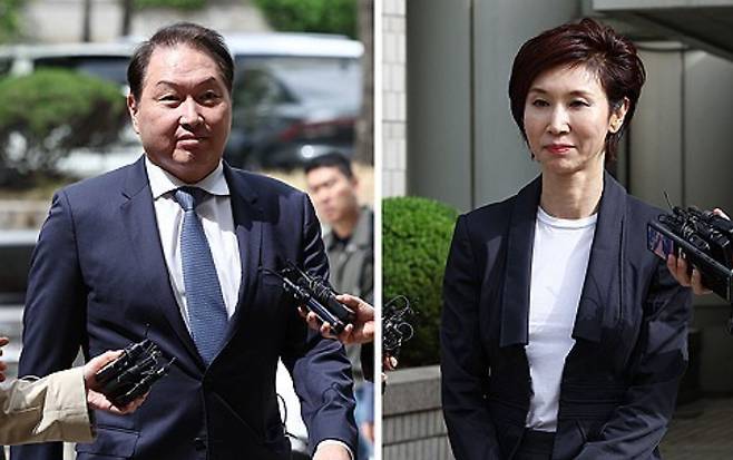 최태원 SK 회장(왼쪽)과 노소영 아트센터 나비 관장. 연합뉴스