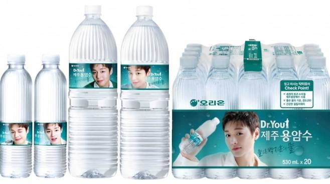 이번 특별판은 530mL 3종, 2L 2종 등 총 5종으로 구성되며, 제품별로 서로 다른 박지훈 사진을 적용했다. 오리온 제공