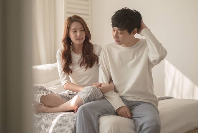 성적 욕구 변화는 거절이나 변심으로만 받아들이기보다 파트너와 솔직히 대화하는 과정이 중요하다. 사진은 연인 대화 자료이미지로 기사 내용과 직접 관련 없음. 아이클릭아트