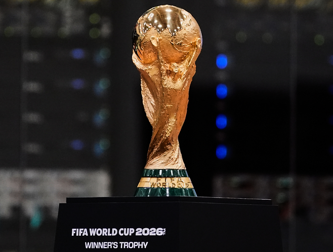 2026 국제축구연맹(FIFA) 북중미 월드컵 트로피. AFP연합뉴스