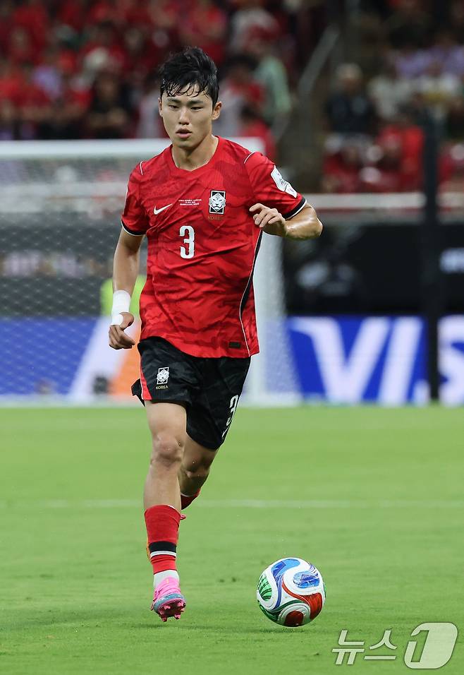 대한민국 축구국가대표팀 이기혁이 11일(현지시간) 멕시코 할리스코주 사포판 과달라하라 스타디움에서 열린 2026 북중미 월드컵 A조 조별리그 1차전 대한민국과 체코 경기에서 드리블을 하고 있다. 이날 경기는 대한민국 체코를 상대로 2-1로 승리했다. 2026.6.12 ⓒ 뉴스1 임세영 기자