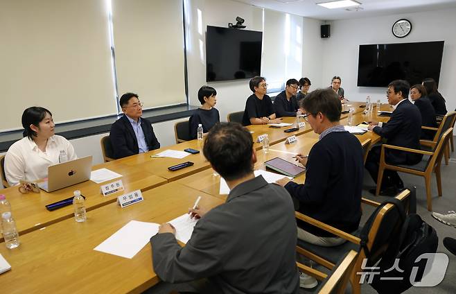 영화진흥위원회 내 애니메이션 대표성 문제도 별도 의제로 떠올랐다. 한병아 한국독립애니메이션협회장은 “영화진흥위원회 시스템 안에 애니메이션이 보이지 않는다는 점이 문제”라며 “애니메이션 위원을 복원하고 소위원회도 다시 설치해야 한다”고 말했다.