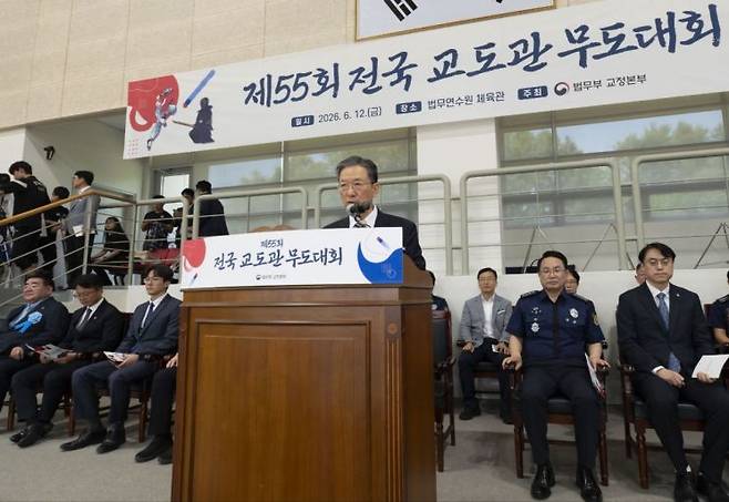 정성호 법무부 장관이 12일 충북 진천군 법무연수원에서 열린 제55회 전국 교도관 무도대회에서 말하고 있다. 법무부 제공
