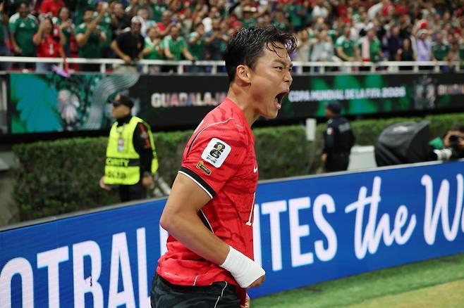 대한민국 축구국가대표팀 오현규가 11일(현지시간) 멕시코 할리스코주 사포판 과달라하라 스타디움에서 열린 2026 북중미 월드컵 A조 조별리그 1차전 대한민국과 체코의 경기에서 역전골을 넣고 환호하고 있다. 2026.6.12/뉴스1