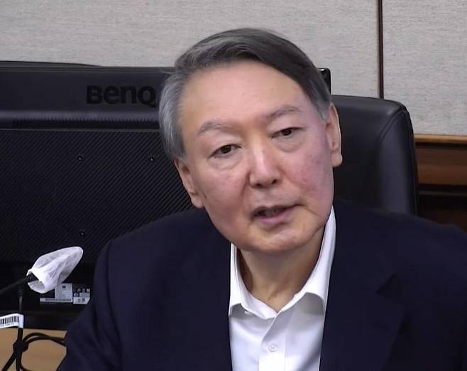 윤석열 전 대통령이 4일 서울 서초구 서울고법에서 열린 '체포 방해 사건'(특수공무집행방해 등 혐의) 2심 공판에 출석해 발언하고 있다. 뉴스1