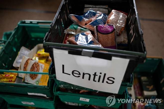 브래드퍼드 무료급식소의 음식 상자. [AFP 연합뉴스]