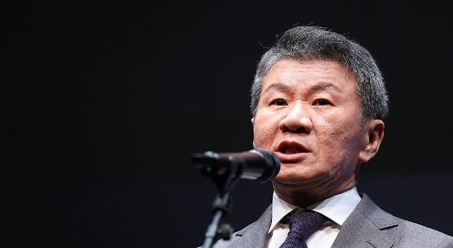 정몽규 대한축구협회 회장이 16일 서울 종로구 아산정책연구원에서 열린 2025 K리그 명예의 전당 헌액식에서 축사하고 있다.  연합뉴스