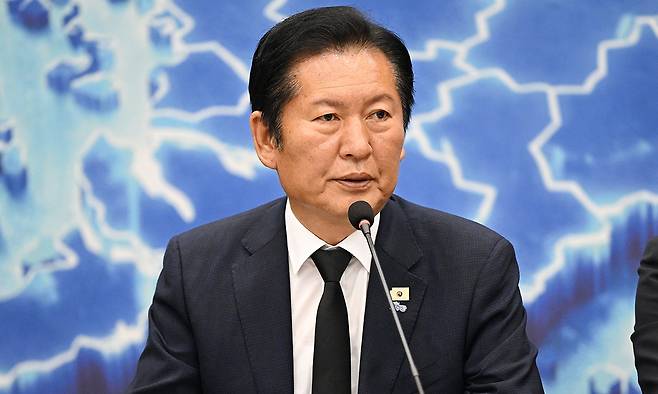 정청래 더불어민주당 대표가 12일 광주 서구 치평동 김대중컨벤션센터에서 제9회 동시지방선거 이후 처음으로 열린 더불어민주당 전남·광주 현장 최고위원회의에서 발언하고 있다. 뉴시스