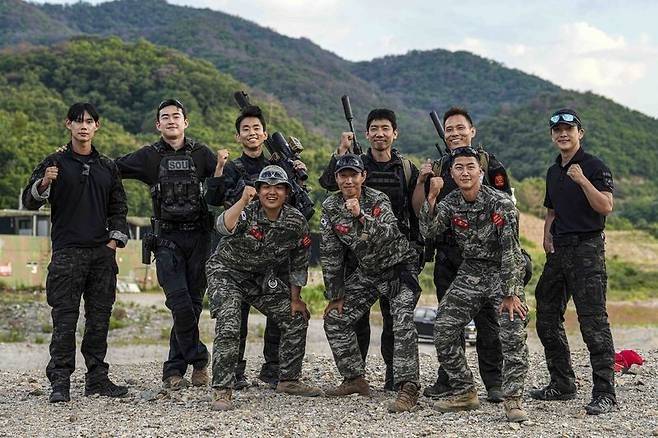 지난 11일 경연대회에 참가한 저격수들이 기념 촬영하고 있다. 해병대사령부 제공