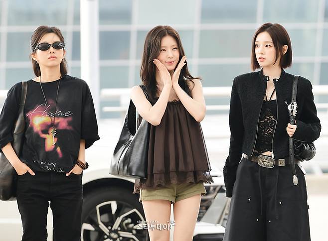 그룹 아이들 소연(왼쪽부터), 미연, 우기. <강영국 기자>