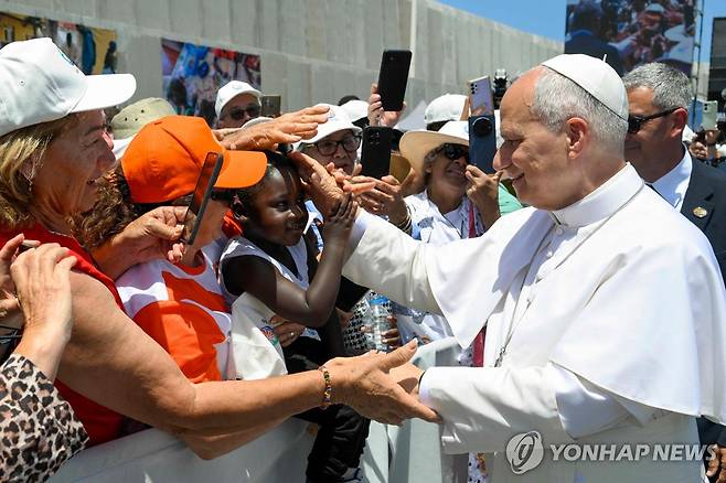 그란카나리아 방문한 교황 [AFP/바티칸미디어=연합뉴스 자료사진. 재판매 및 DB 금지]