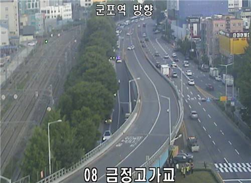 금정고가 호계 방면 통행 차단 [독자 제공. 재판매 및 DB 금지]