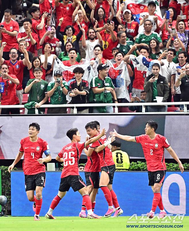 12일(한국시각) 멕시코 과달라하라 사포판의 에스타디오 과달라하라에서 열린 2026 북중미월드컵 대한민국과 체코의 경기. 오현규가 역전골을 넣은 후 동료들과 함께 환호하고 있다. 사포판(멕시코)=허상욱 기자wook@sportschosun.com/2026.06.12/