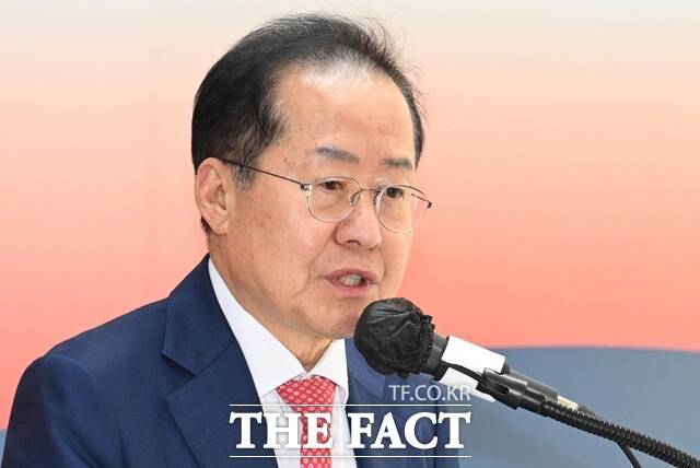 홍준표 전 대구시장이 13일 SNS를 통해 "검찰개혁 한답시고 입법독주로 계속 치닫으면 경찰 만능시대가 되고 범죄자 천국시대가 된다"며 여권 중심의 검찰개혁 입법 추진을 두고 비판에 나섰다. /박헌우 기자