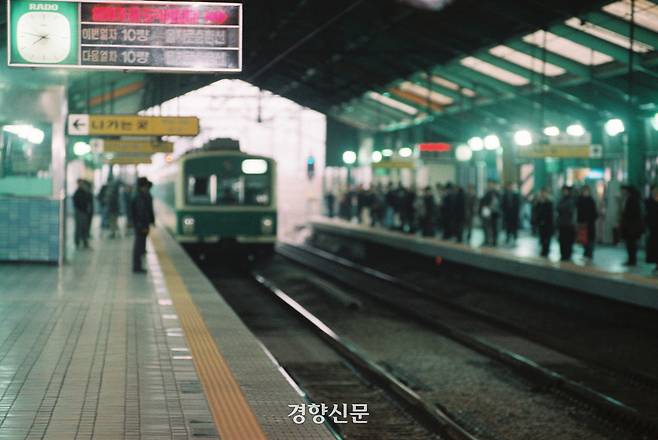 여행은 꼭 먼 곳으로 떠나야만 가능한 것은 아니다. 매일 이용하는 서울 지하철 안에도 의외의 발견이 숨어 있다.