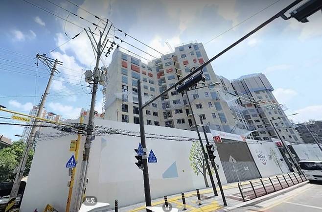 오는 11월 입주를 앞두고 마무리 공사가 한창 진행 중인 ‘강변역센트럴아이파크’ 전경 [로드뷰]