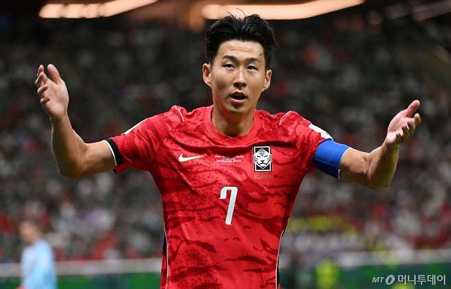 2026 북중미월드컵 A조 예선 대한민국-체코전이 지난 12일(한국 시간) 멕시코 과달라하라 에스타디오 아크론에서 열렸다. 손흥민이 관중석에 환호을 유도하고 있다. /사진=머니투데이 사진DB