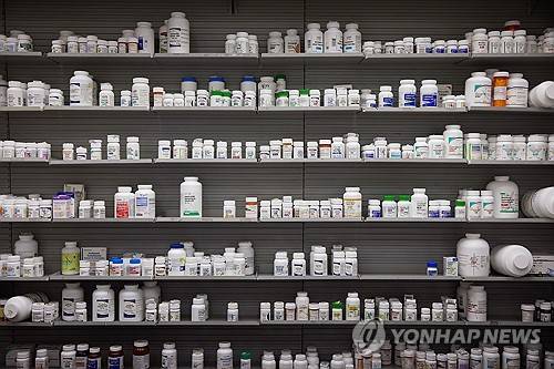미국 약국 선반대의 의약품들 [EPA=연합뉴스. 재판매 및 DB 금지]