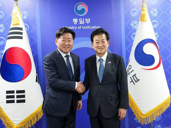 지난 해 11월 정동영 통일부 장관을 만난 오영훈 제주도지사.