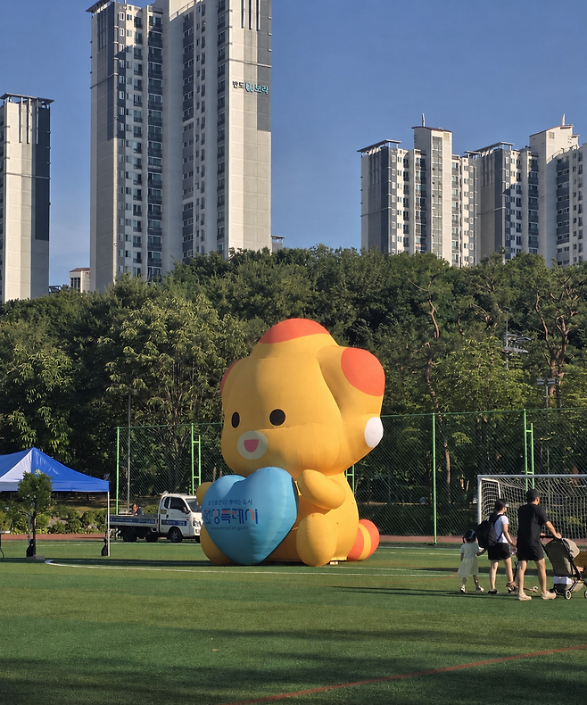 경기도 화성시 동탄신도시 아파트 단지 전경. 반도체 산업 특수와 비규제지역 효과가 겹치면서 동탄 아파트 매매가격이 급등했고, 경매시장에서도 감정가를 웃도는 낙찰 사례가 이어지고 있다. /전시현 기자