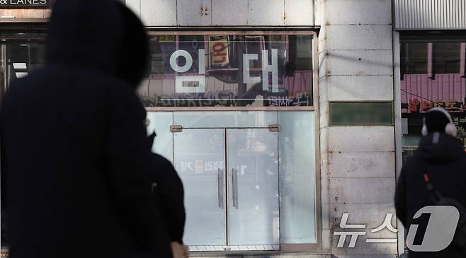 서울 종로2가 대로변 건물에 임대 문구가 붙어 있다. 2026.1.25 ⓒ 뉴스1 박지혜 기자