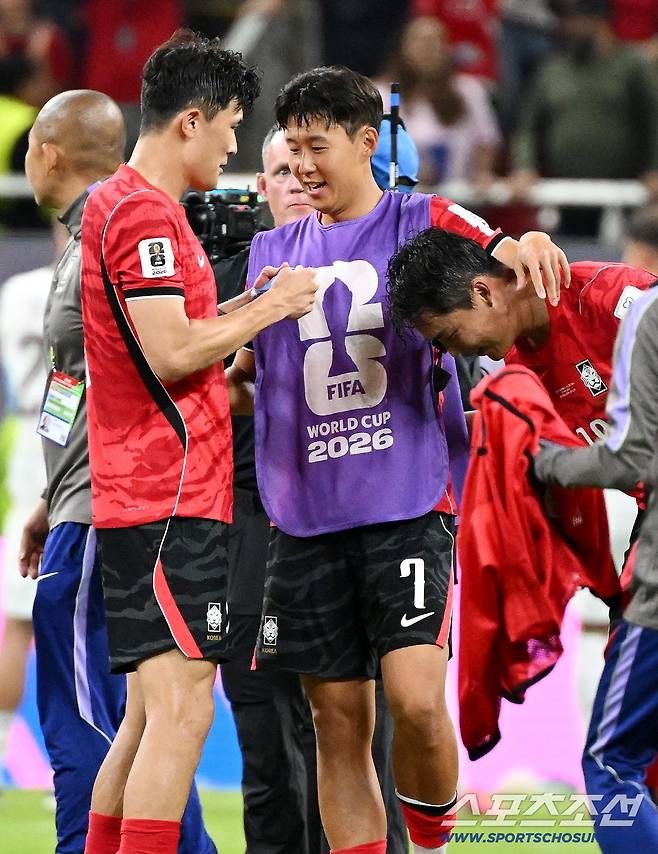 12일(한국시각) 멕시코 과달라하라 사포판의 에스타디오 과달라하라에서 열린 2026 북중미월드컵 대한민국과 체코의 경기. 손흥민이 김민재, 오현규와 승리의 기쁨을 나누고 있다. 사포판(멕시코)=허상욱 기자wook@sportschosun.com/2026.06.12/
