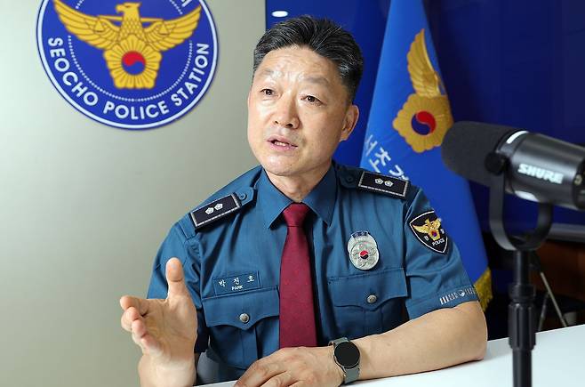 박 경감은 서울 곳곳에서 학부모들이 찾는 '학폭 전문 경찰'로 알려져 있다. 실제로 중학교 2학년 아들을 키우고 있는 그는 자신만의 학폭 예방 교육법을 전했다. 강정현 기자