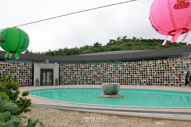 지난 2023년 대형 산불로 전소됐던 강릉 인월사가 재건되어 새로운 모습을 보이고 있다. 인월사는 제53회 세계건축상 대상을 수상했다. 정지윤 선임기자